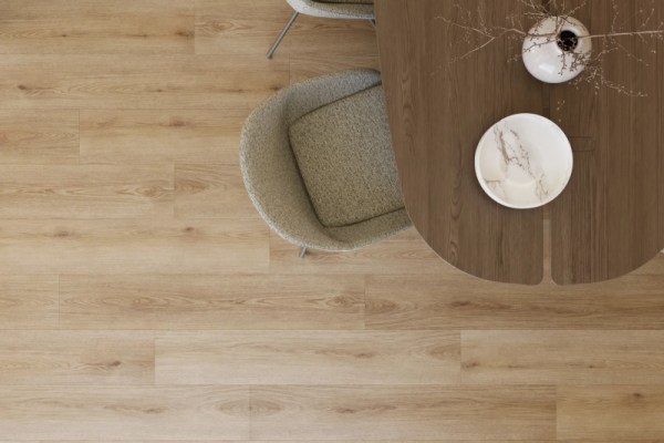 Tete_Ruimte02_02_Supreme_312_SPC_052_HoneyBrown_TOP-scaled-800x0-c-default.jpg Castell Supreme 812 Planks XL Honey Brown – rechte plank plak pvc - Afbeelding 1