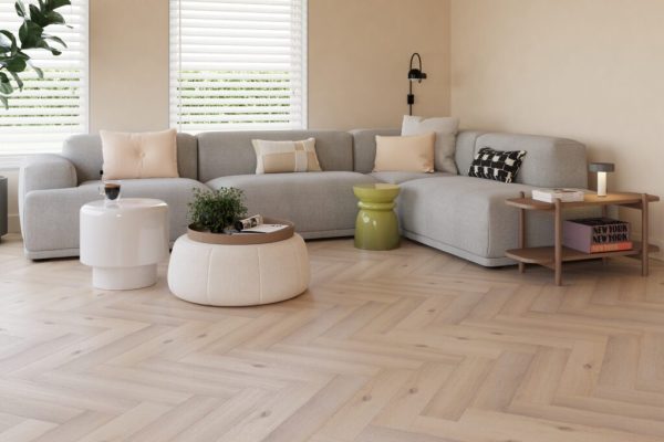 Tete_Ruimte04_row05_871-029_TOTAAL-1024x682-1-1.jpg Castell Premium 871 Forest Nutmeg – visgraat plak pvc - Afbeelding 1