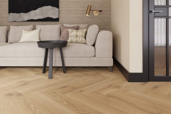Ultimate-890-93-Oak-Cognac_visgraat_FRONT-1024x680-1-1.jpg Castell Ultimate 890 Oak Cognac – visgraat plak pvc - Afbeelding 1